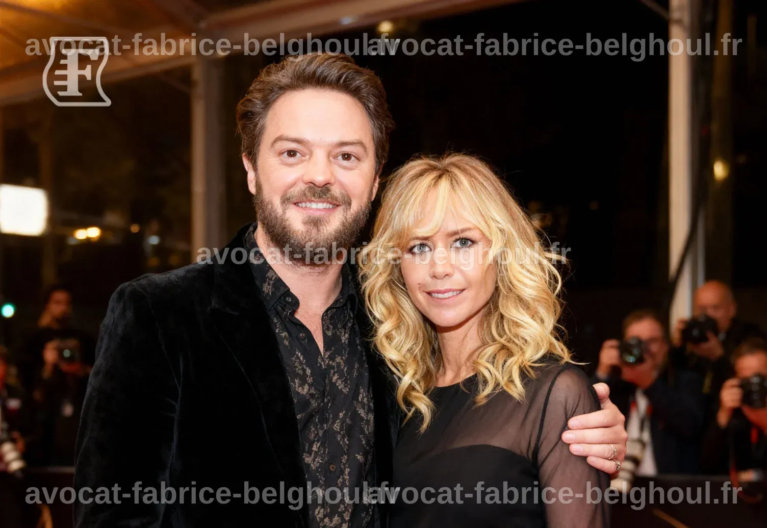 Sabrina Ouazani et Alban Ivanov posant ensemble sur le tapis rouge.