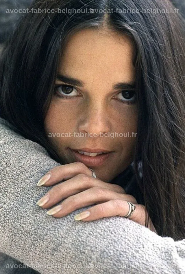 Collection de portraits d'Ali MacGraw dans les années 60 et 70, montrant son style et son élégance.