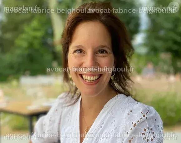 Alice Gastine et Ismaël Khelifa discutant de leurs origines dans un cadre naturel.