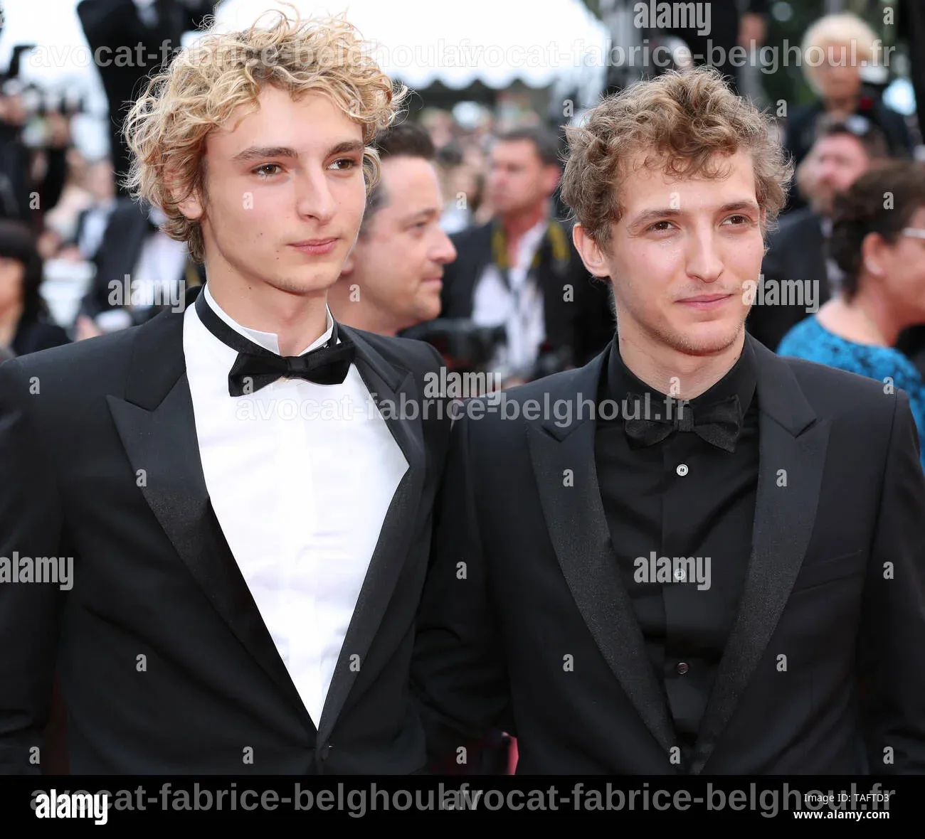 Vassili et Aliocha Schneider posant sur le tapis rouge à Cannes.