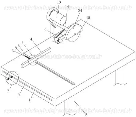 Un équipement de découpe pour la fabrication de carreaux en céramique.