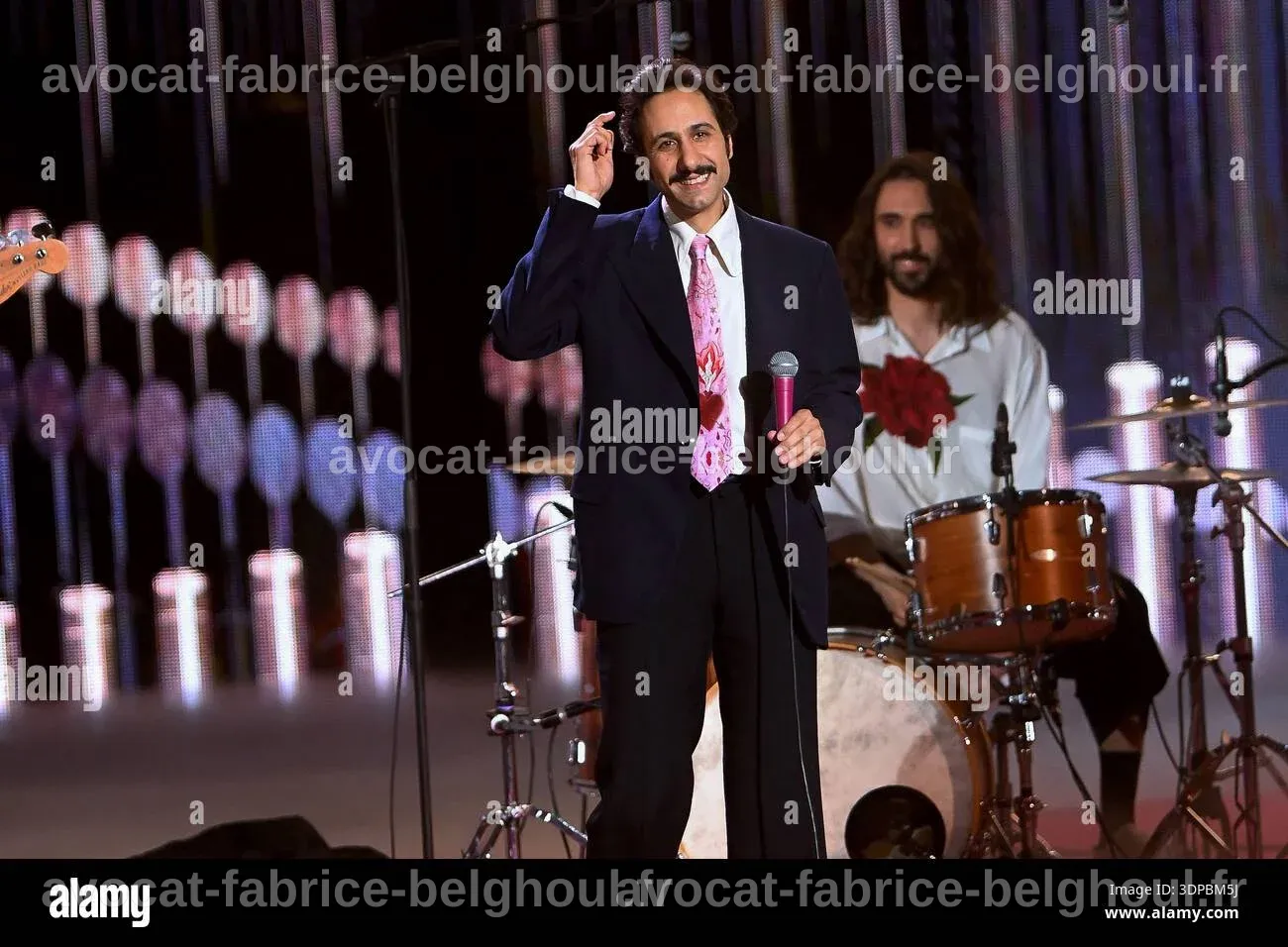 Arthur Teboul sur scène aux Victoires de la Musique, exprimant sa passion pour la musique.