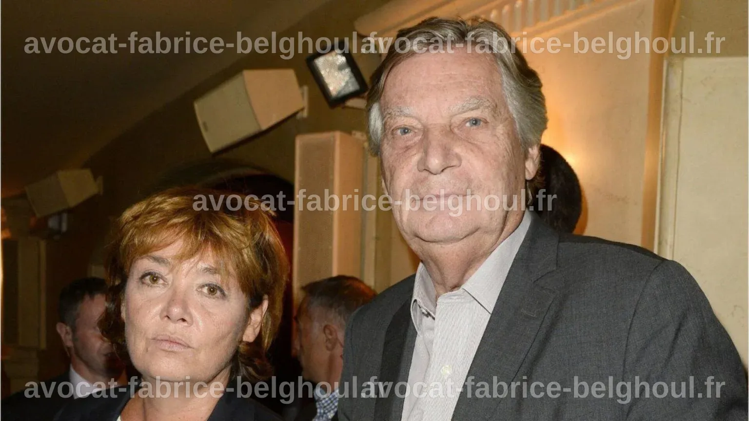 Portrait de Benjamin Duhamel avec ses parents en arrière-plan.