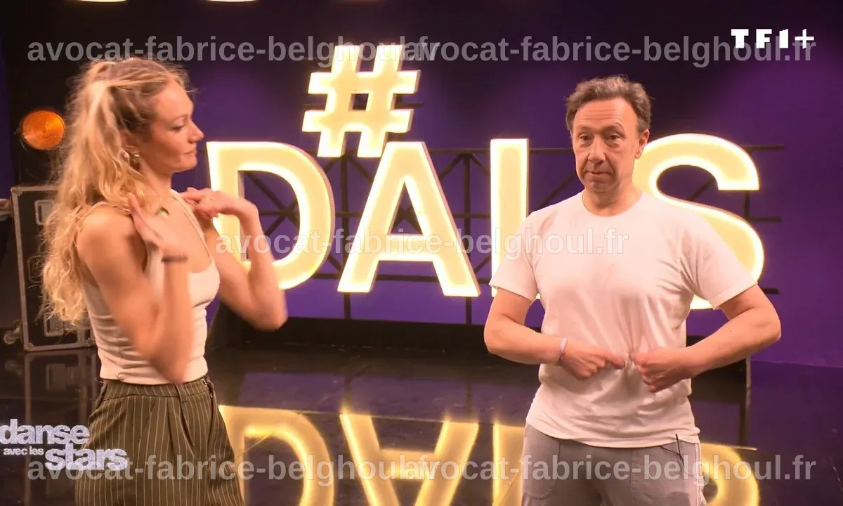 Danseurs en répétition pour 'Danse avec les stars', mettant l'accent sur l'entraînement physique.