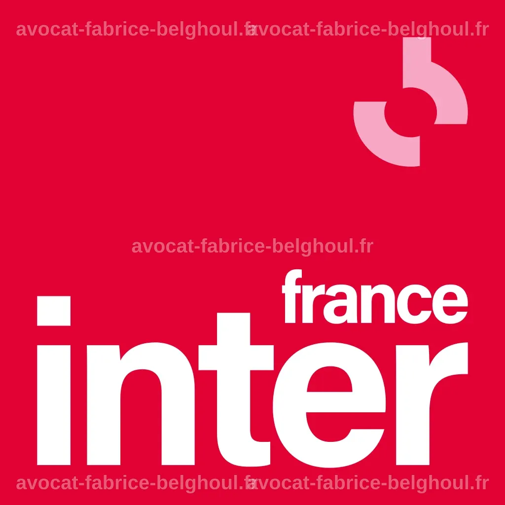 Camille Combal en studio de France Inter, prêt à animer son émission.