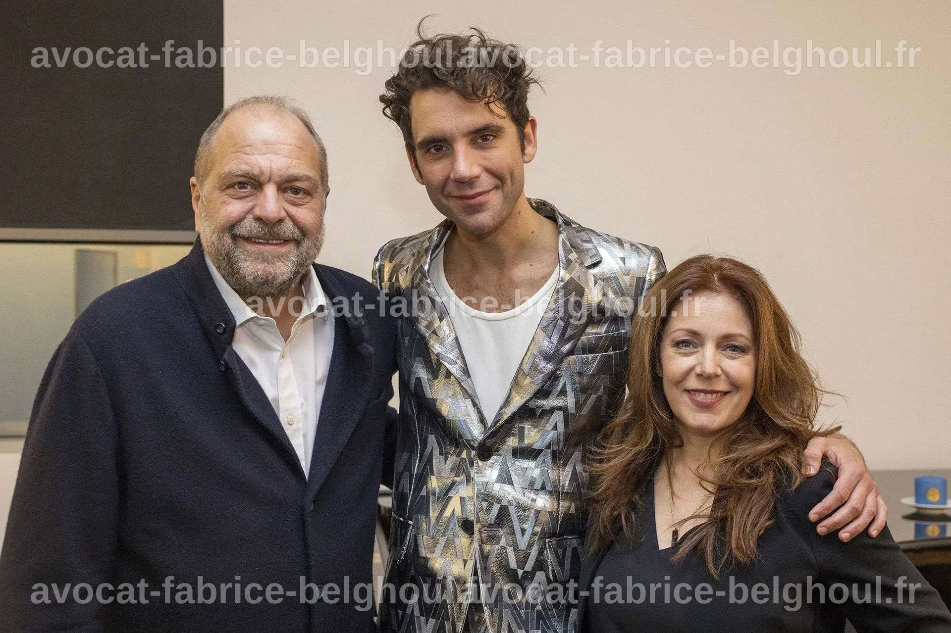 Isabelle Boulay et son fils partageant un moment créatif ensemble.