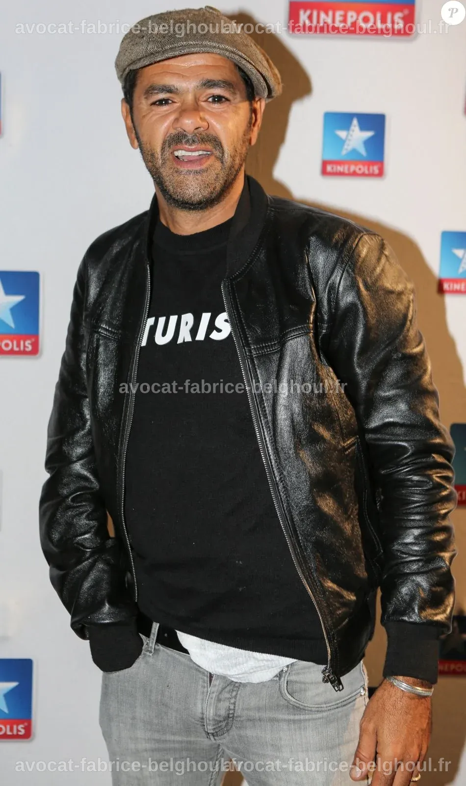 Jamel Debbouze dans le public, appréciant l'avant-première d'un film.
