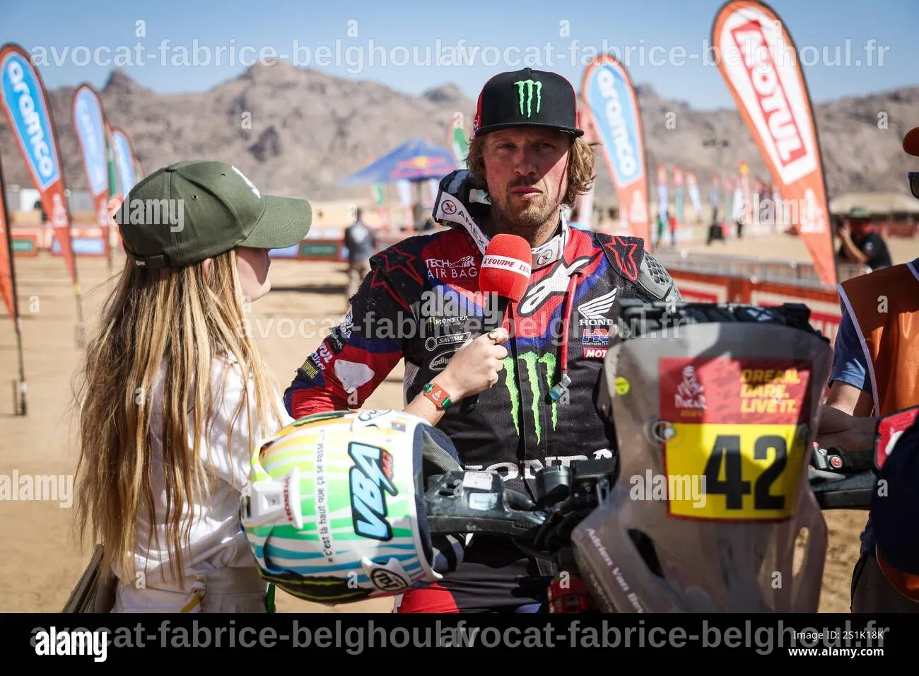 Mylène Dorange et Adrien Van Beveren échangeant sur les défis de la compétition automobile.