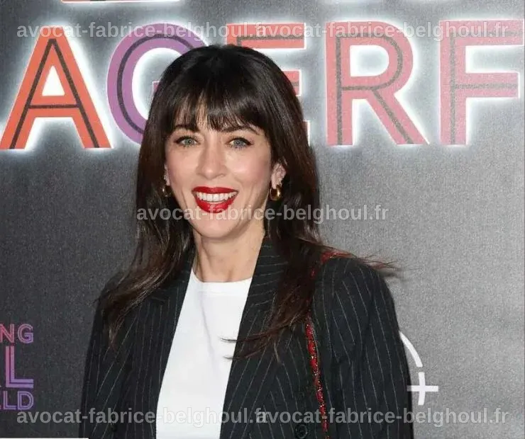 Nolwenn Leroy affichant un ventre arrondi, rayonnante de bonheur.