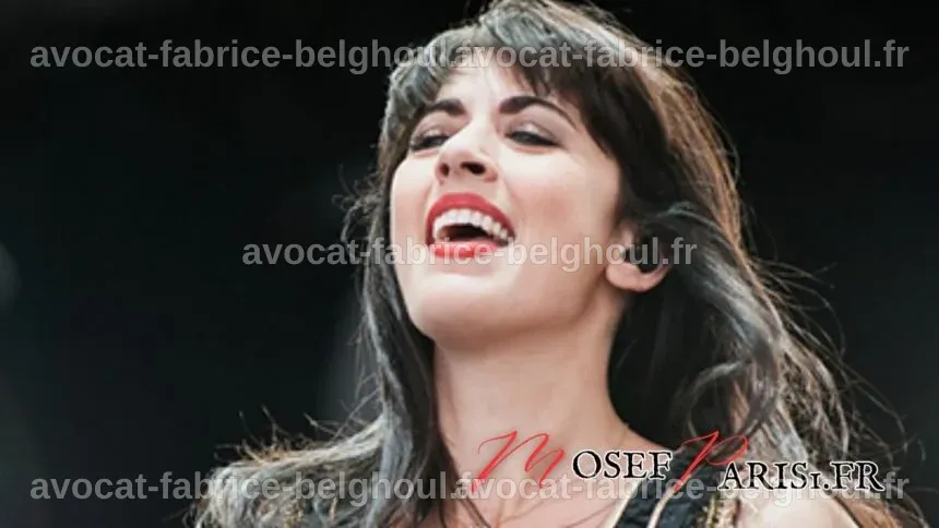 Nolwenn Leroy posant avec un ventre arrondi, partageant des nouvelles de sa grossesse.