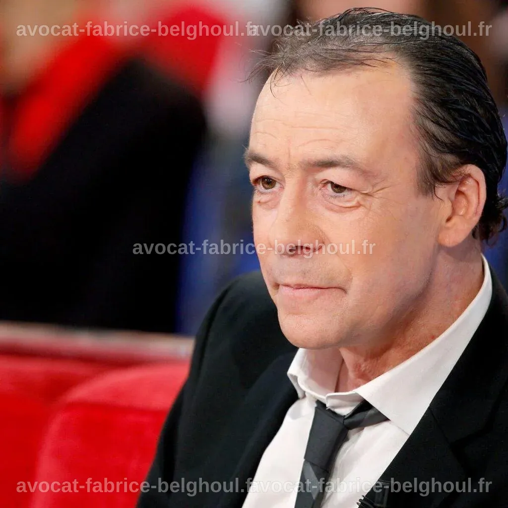 Portrait de Pascal Brunner, souriant, en arrière-plan flou.