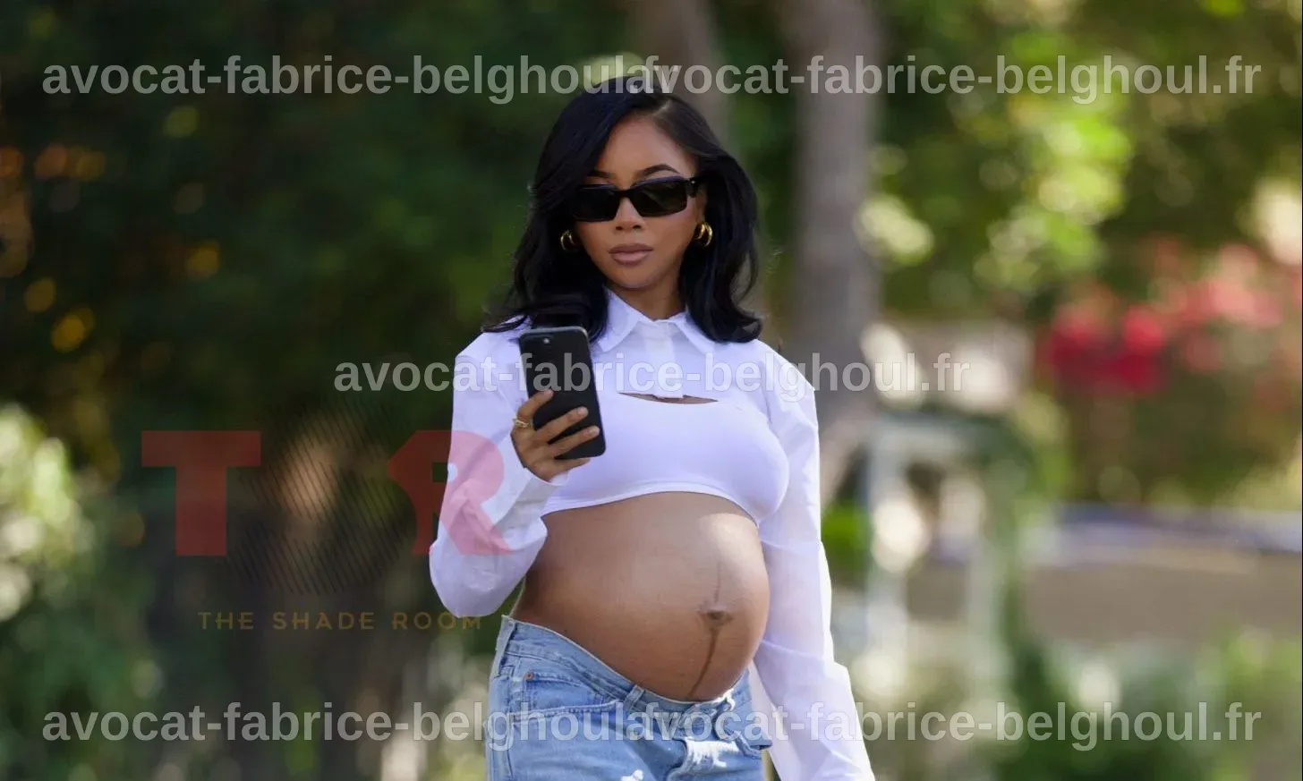 Skai Jackson confirme sa grossesse en montrant son ventre de femme enceinte.