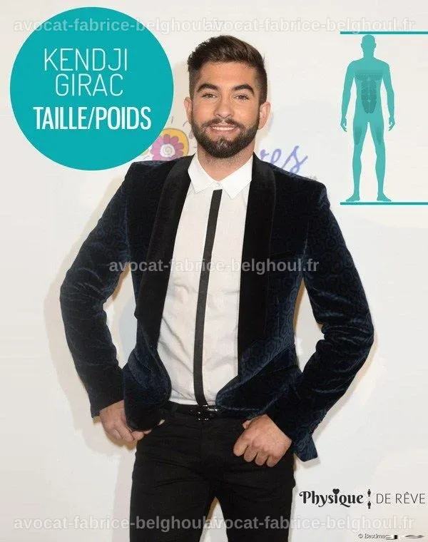 Kendji Girac montrant sa silhouette athlétique lors d'un événement.