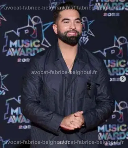 Kendji Girac en interview, discutant de sa carrière et de ses origines.